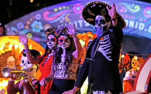Día de los Muertos River Parade Celebration