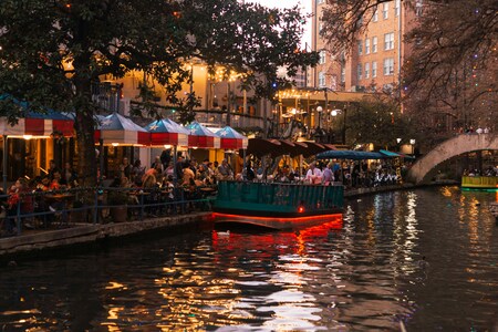 Annual Ford Holiday River Parade Watch Party + Lighting Ceremony 