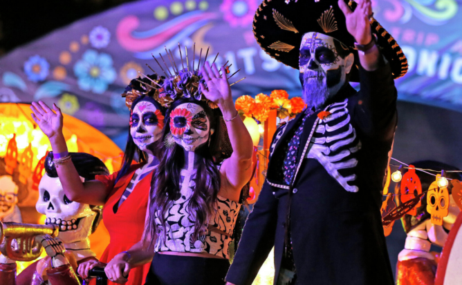 Día de los Muertos River Parade at Hotel Contessa